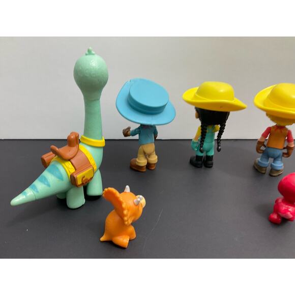 Dino Ranch Ranchers Pre-Westoric Figures and Accessories Lot - Picture 5 of 7